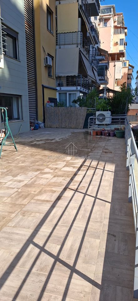 🏡 Affittasi appartamento 2+1 Komuna Parisit 187m2 (85m2 veranda)
