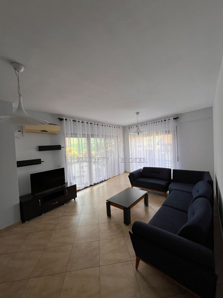 🏡 Affittasi appartamento 2+1 Komuna Parisit 187m2 (85m2 veranda)
