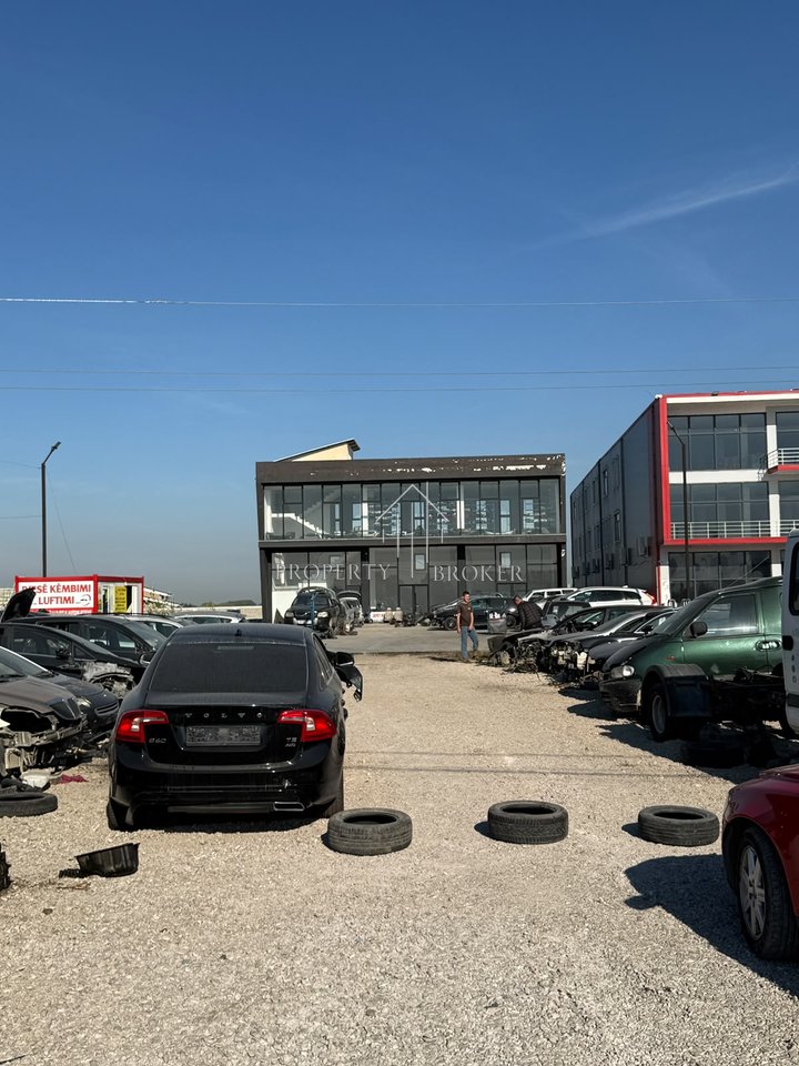 🏡 Locale Commerciale in Affitto (Edificio di 3 piani 600m2) Fush Kruj.