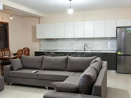 Jepet me qera shtepi private laprak  (2+1 90m2 - 1+1 80 m2 kati1-kati2 ) hyrje te ndara.