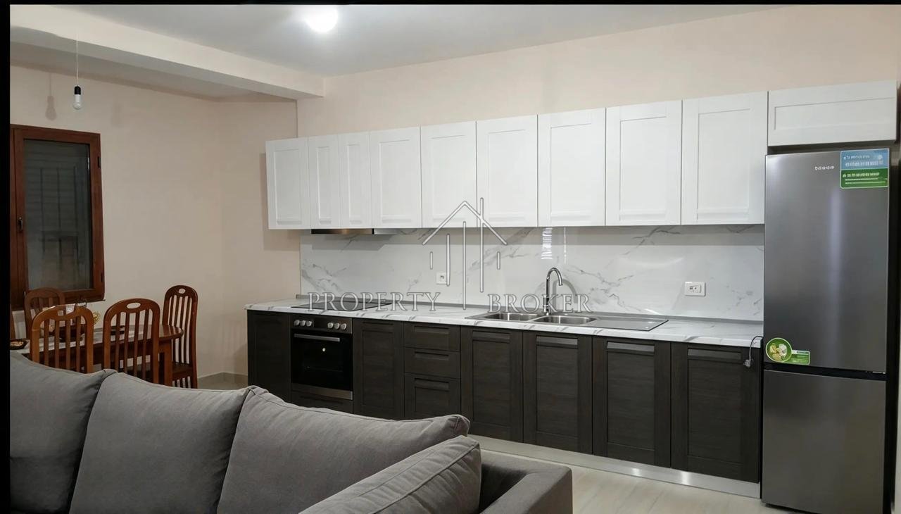 🏡 Jepet me qera shtepi private laprak  (2+1 90m2 - 1+1 80 m2 kati1-kati2 ) hyrje te ndara.