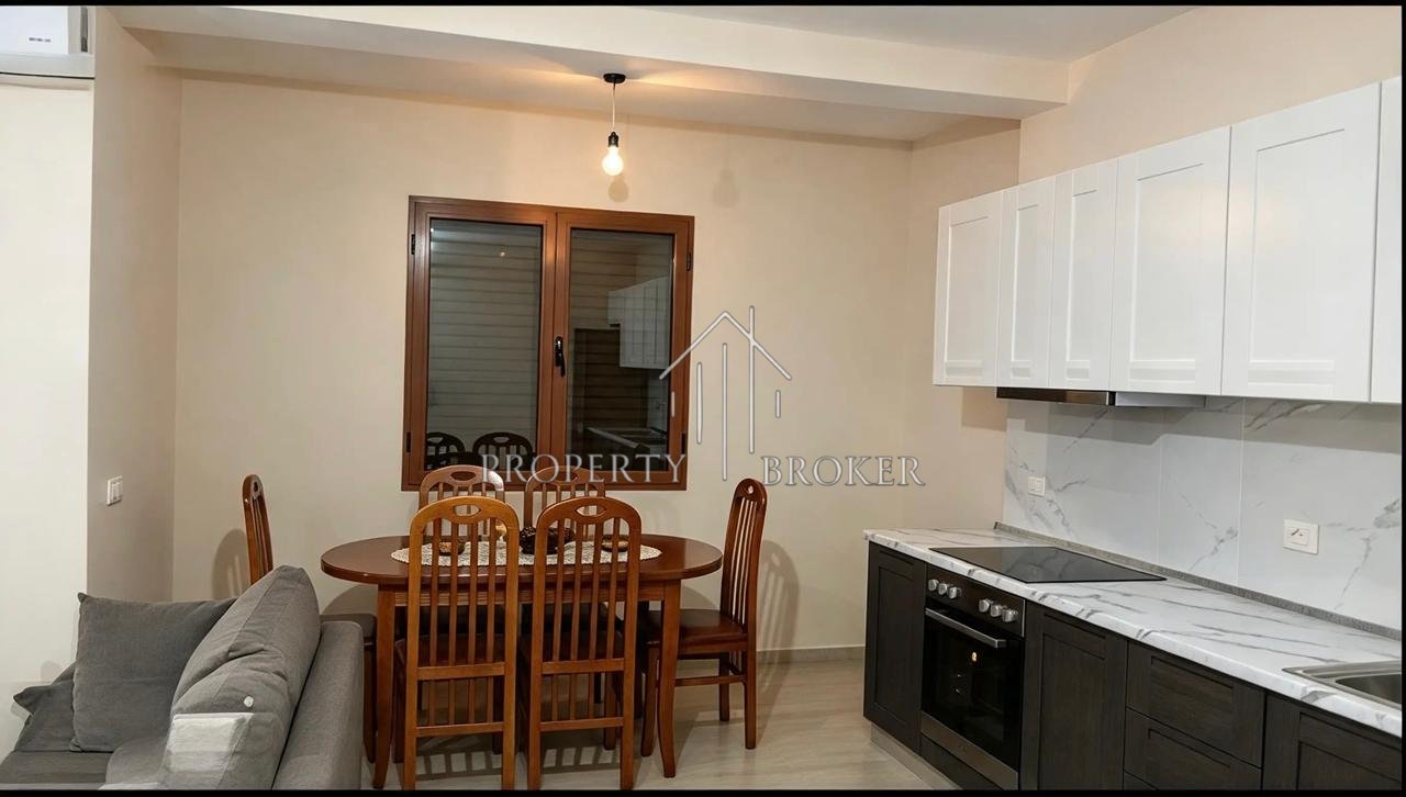 🏡 Jepet me qera shtepi private laprak  (2+1 90m2 - 1+1 80 m2 kati1-kati2 ) hyrje te ndara.