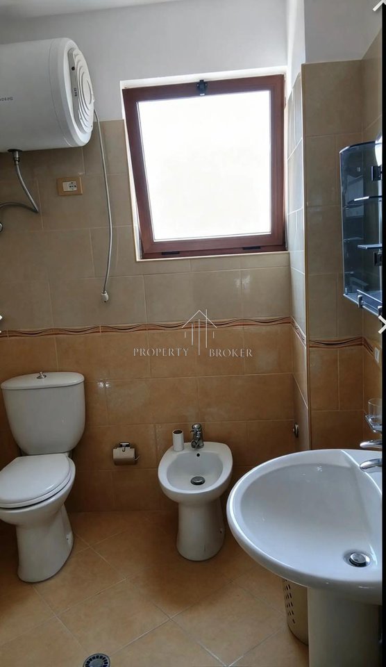 🏡 Jepet me qera shtepi private laprak  (2+1 90m2 - 1+1 80 m2 kati1-kati2 ) hyrje te ndara.