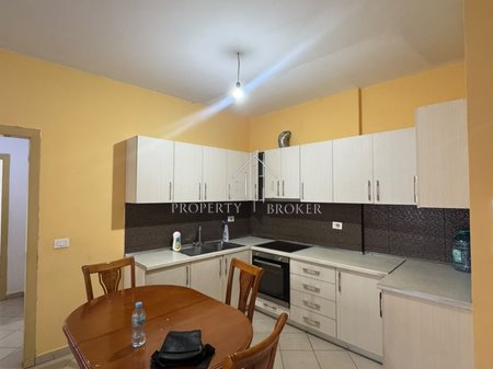 Shitet apartament 2+1 ne Yzberisht!