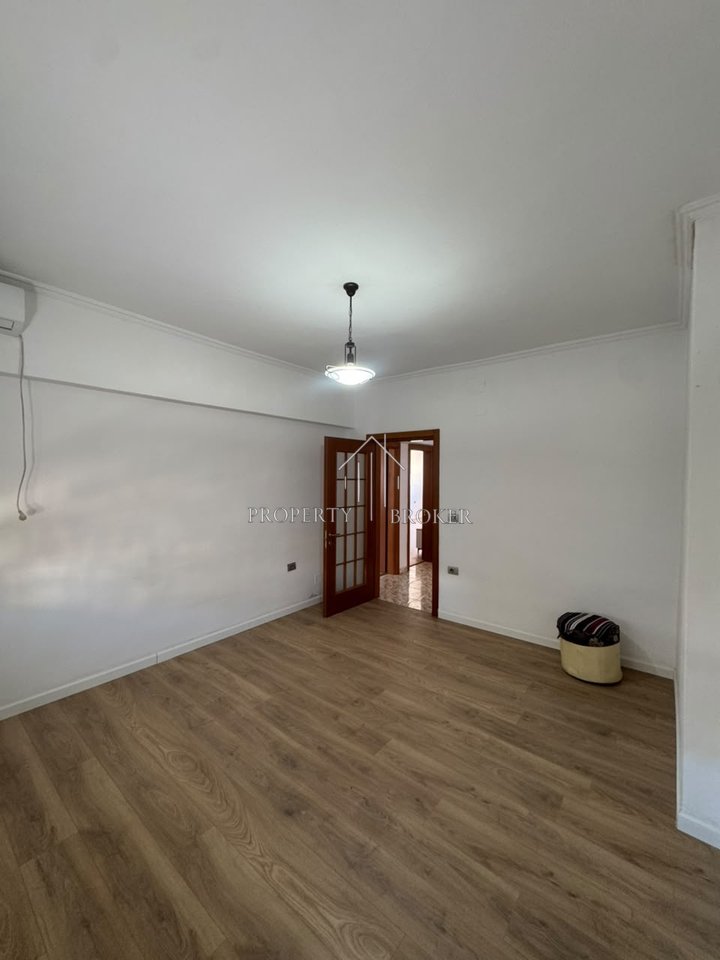 Shitet apartament 2+1 tek Sheshi Willson!