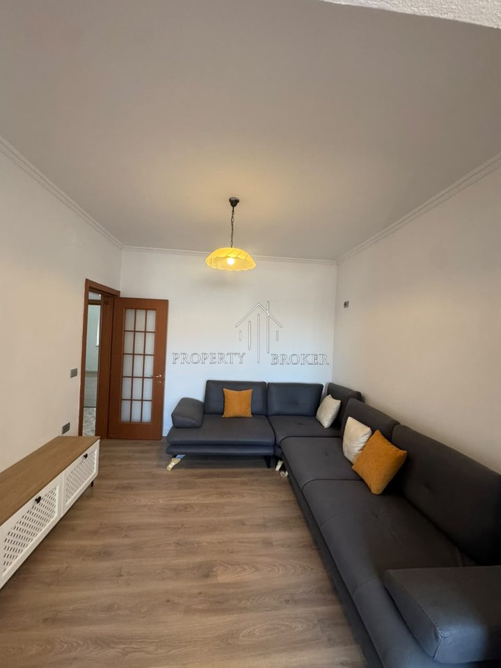 Shitet apartament 2+1 tek Sheshi Willson!