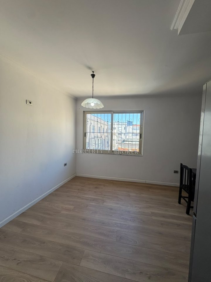 Shitet apartament 2+1 tek Sheshi Willson!
