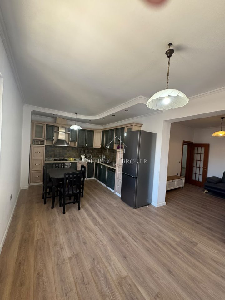 Shitet apartament 2+1 tek Sheshi Willson!