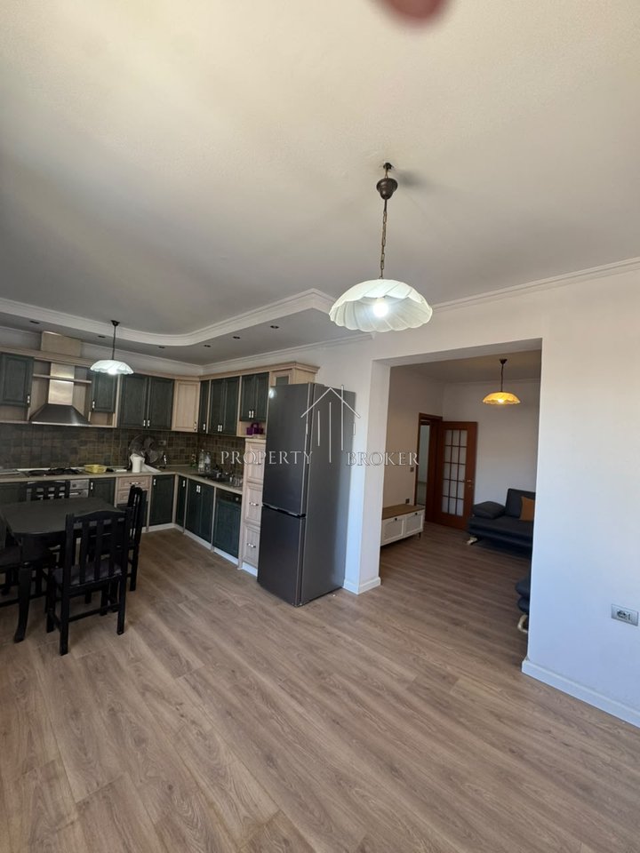 Shitet apartament 2+1 tek Sheshi Willson!