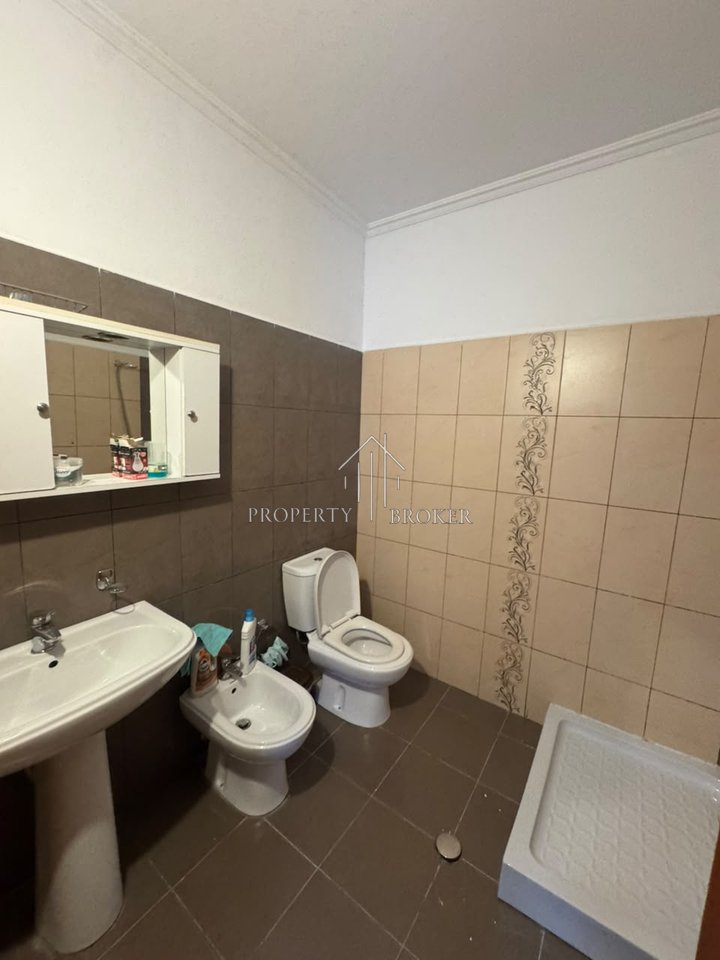 Shitet apartament 2+1 tek Sheshi Willson!