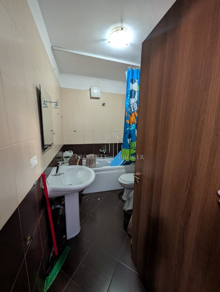 🏡 Vendesi appartamento 2+1+2 con garage in via Jordan Misja!