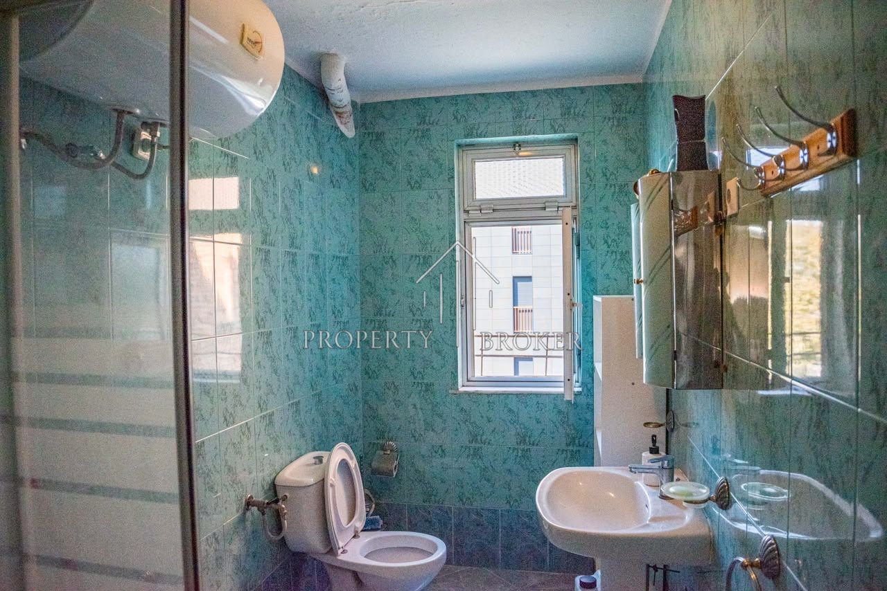 2+1 apartment for rent at Pazari i Ri!