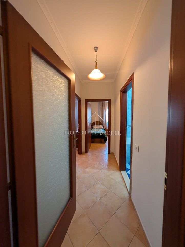 Appartamento 2+1+2 in affitto a Komuna Parisit, 70.000 Leke/mese