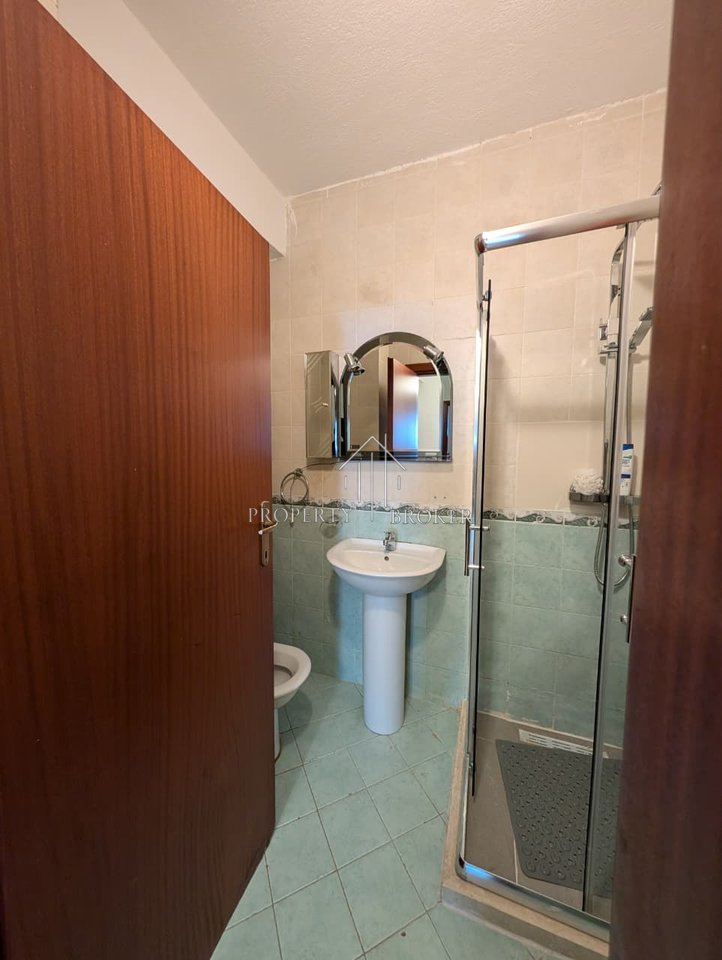 Appartamento 2+1+2 in affitto a Komuna Parisit, 70.000 Leke/mese