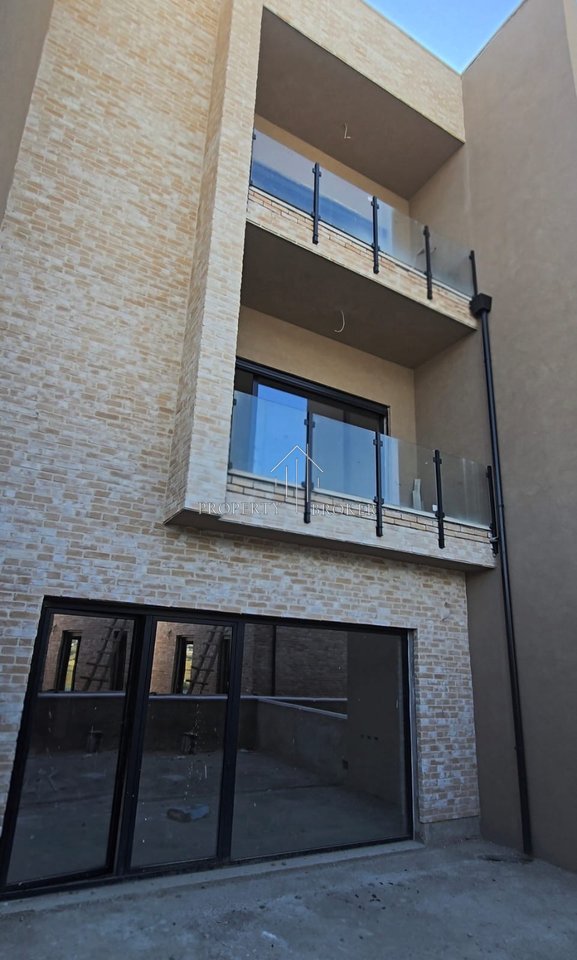 Triplex in vendita a 3+1+3 Swan Residence, Farke e Madhe !
