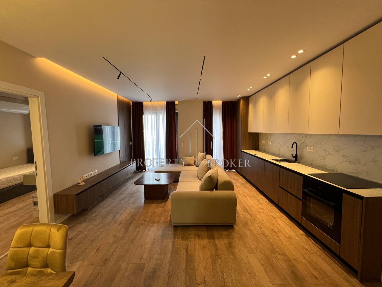 🏡 Apartment 2+1+2+🅿️ for rent at the Ndregjoni Complex!