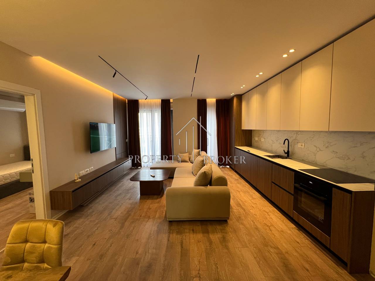 🏡 Apartment 2+1+2+🅿️ for rent at the Ndregjoni Complex!