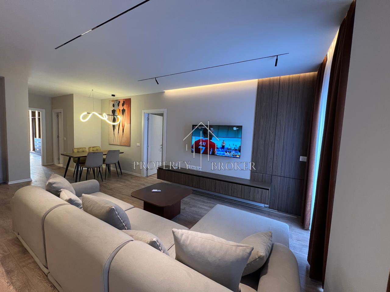 🏡 Apartment 2+1+2+🅿️ for rent at the Ndregjoni Complex!