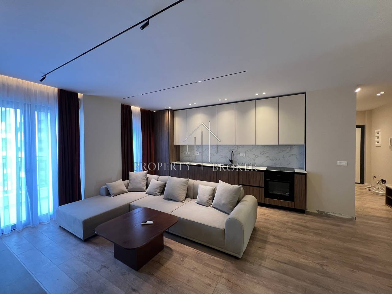 🏡 Apartment 2+1+2+🅿️ for rent at the Ndregjoni Complex!
