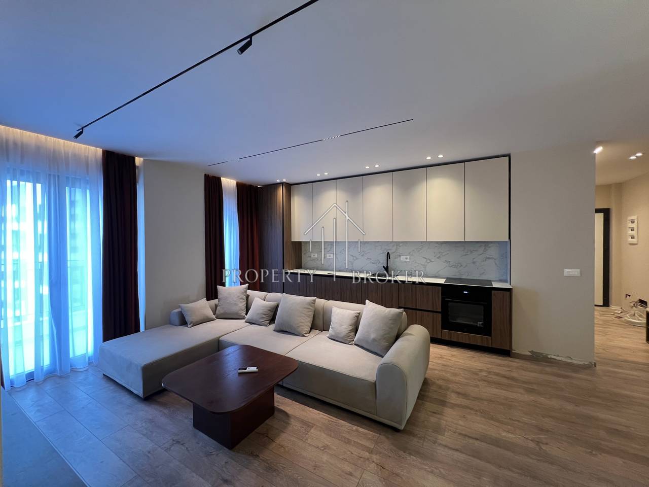 🏡 Apartment 2+1+2+🅿️ for rent at the Ndregjoni Complex!