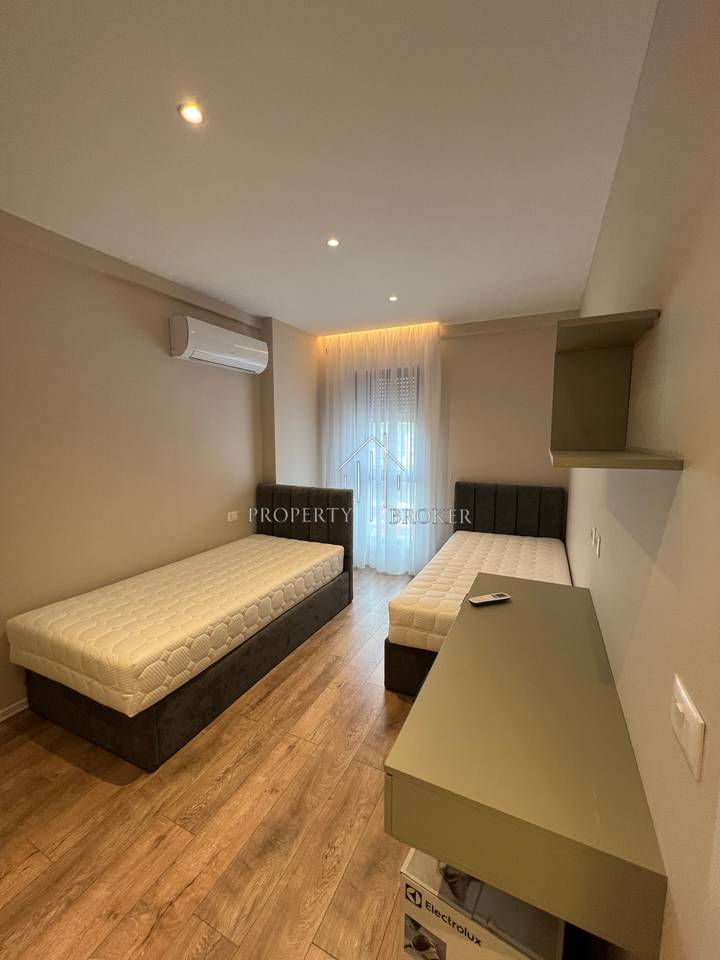 🏡 Apartment 2+1+2+🅿️ for rent at the Ndregjoni Complex!