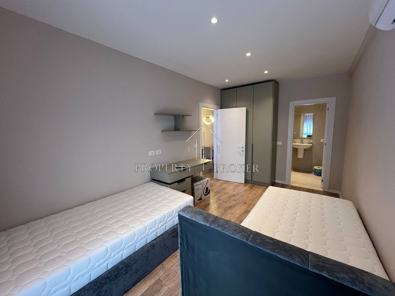 🏡 Apartment 2+1+2+🅿️ for rent at the Ndregjoni Complex!