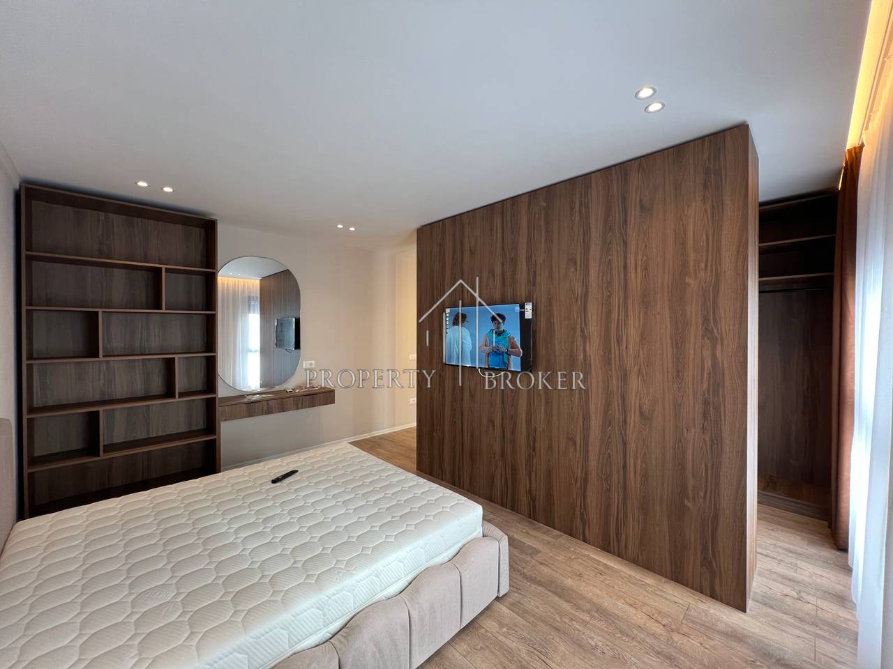 🏡 Apartment 2+1+2+🅿️ for rent at the Ndregjoni Complex!