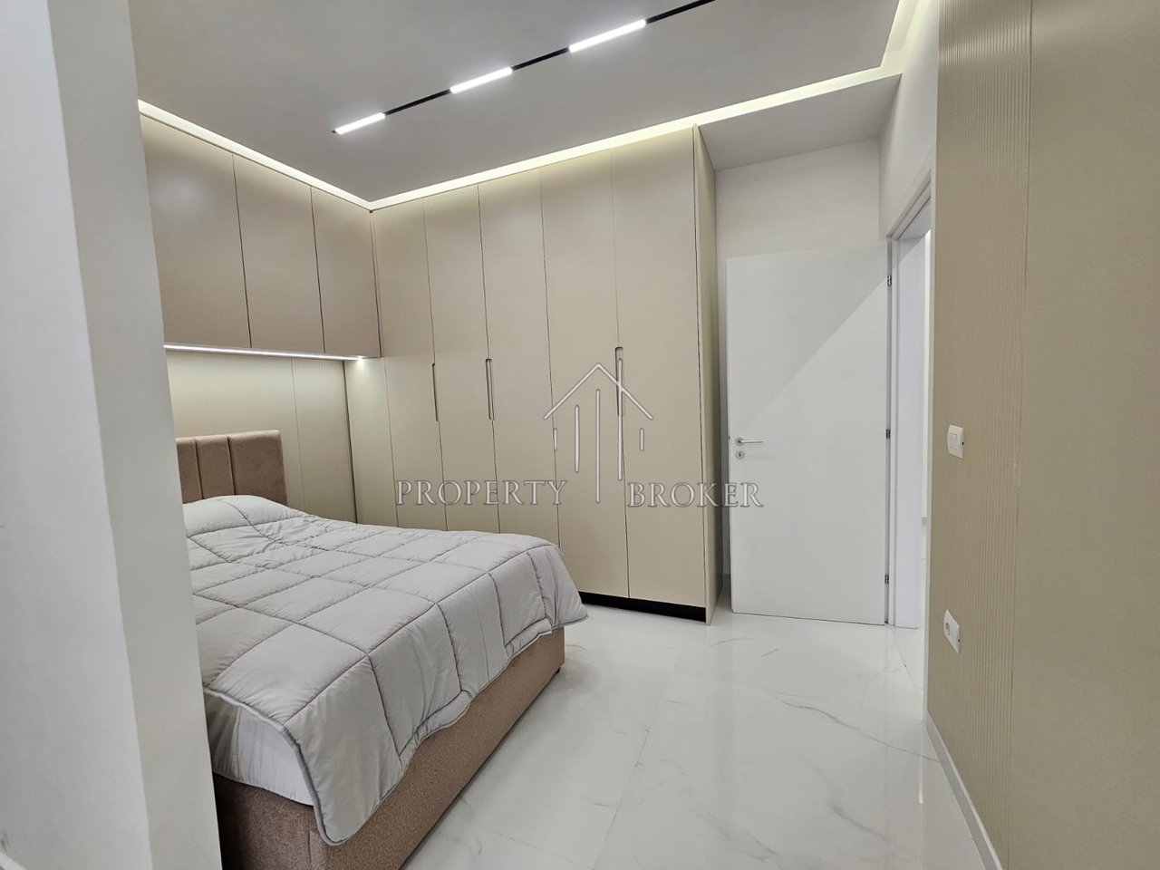 Jepet apartament 1+1 me qera tek Zogu zi