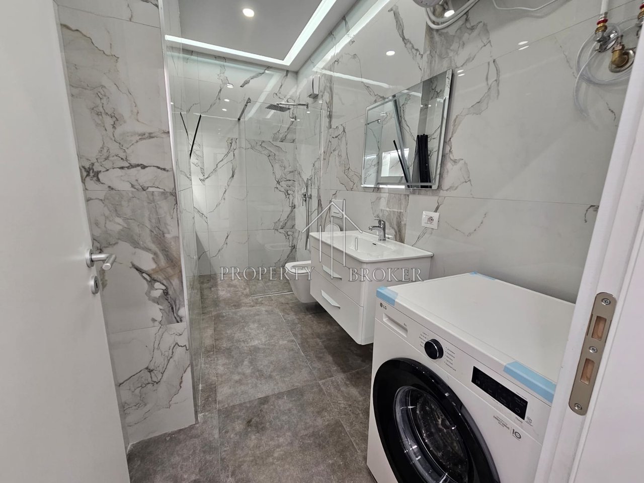 Jepet apartament 1+1 me qera tek Zogu zi