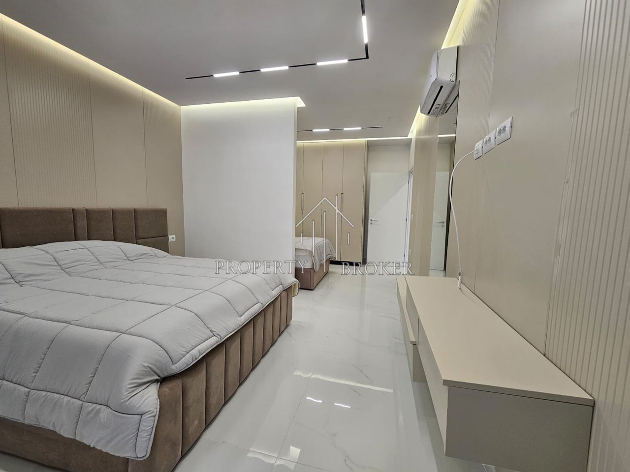 Jepet apartament 1+1 me qera tek Zogu zi