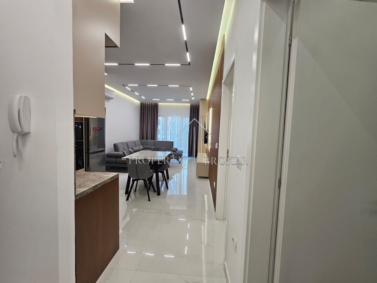 Jepet apartament 1+1 me qera tek Zogu zi