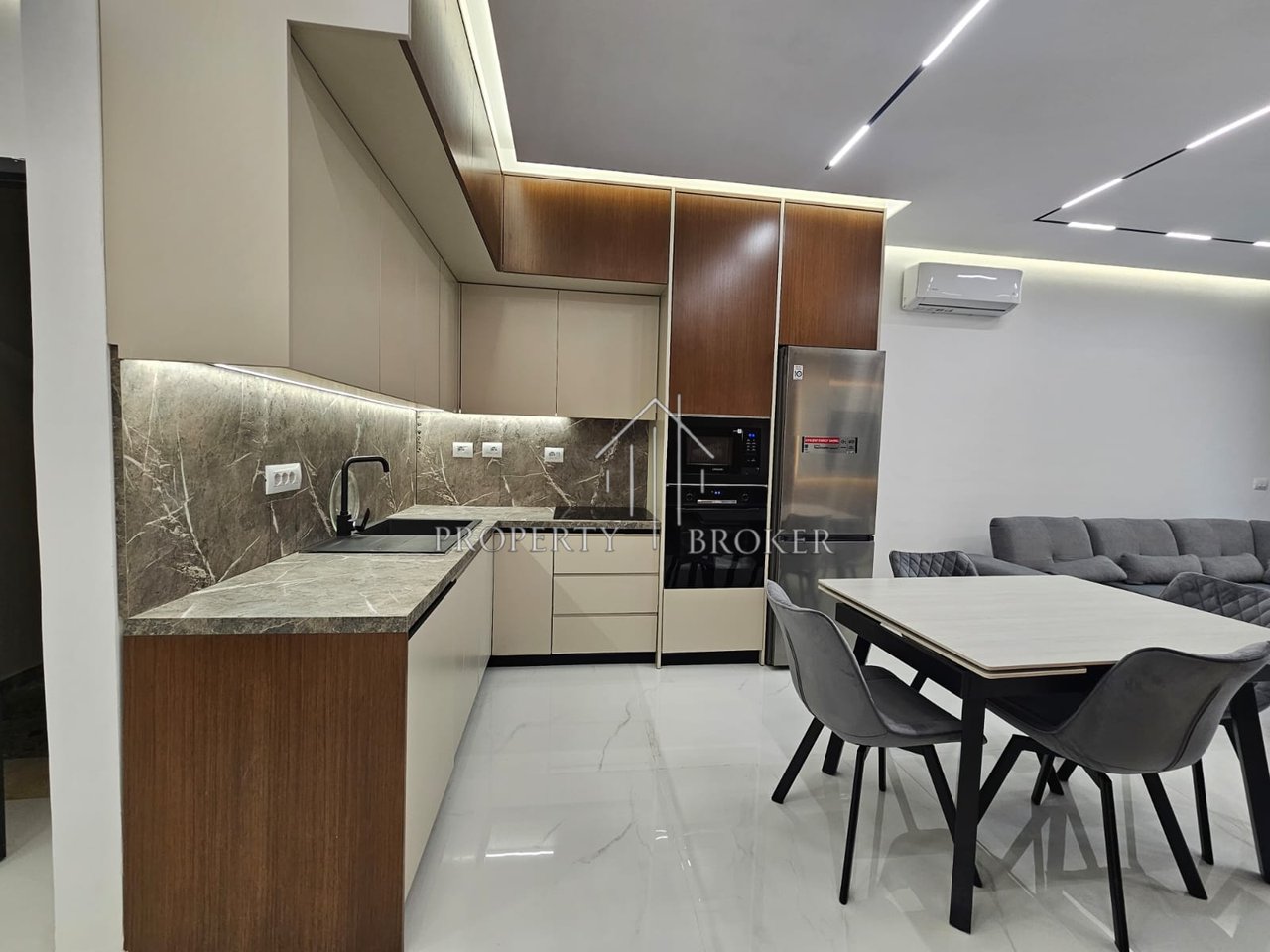 Jepet apartament 1+1 me qera tek Zogu zi