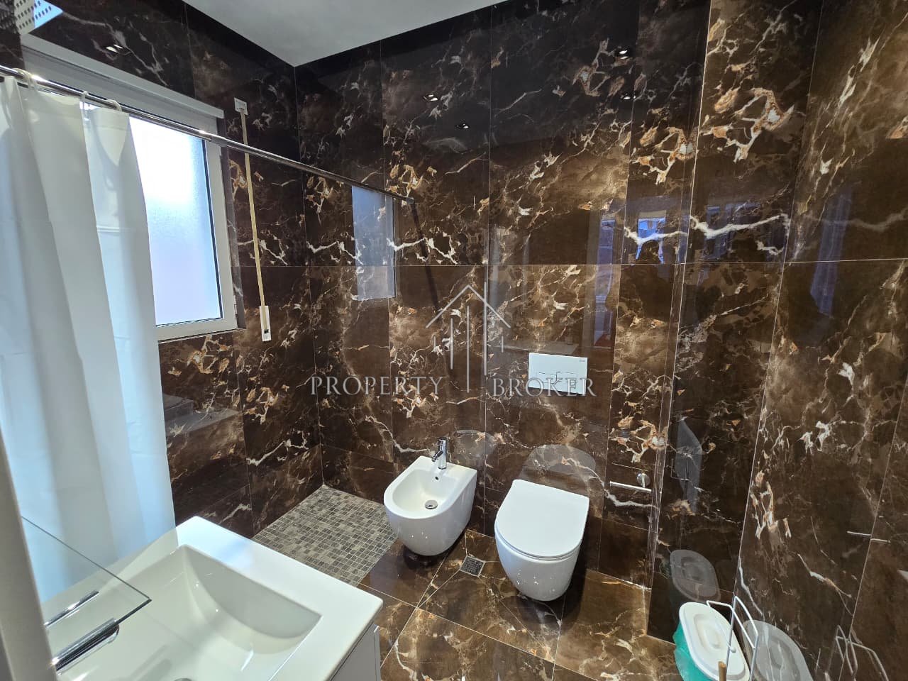 Shitet apartament 2+1+2 tek Kopshti Botanik, 197 mln Leke!