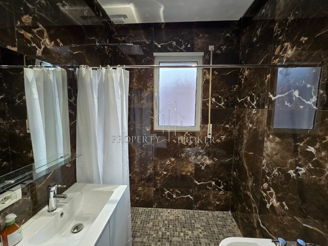 Shitet apartament 2+1+2 tek Kopshti Botanik, 197 mln Leke!