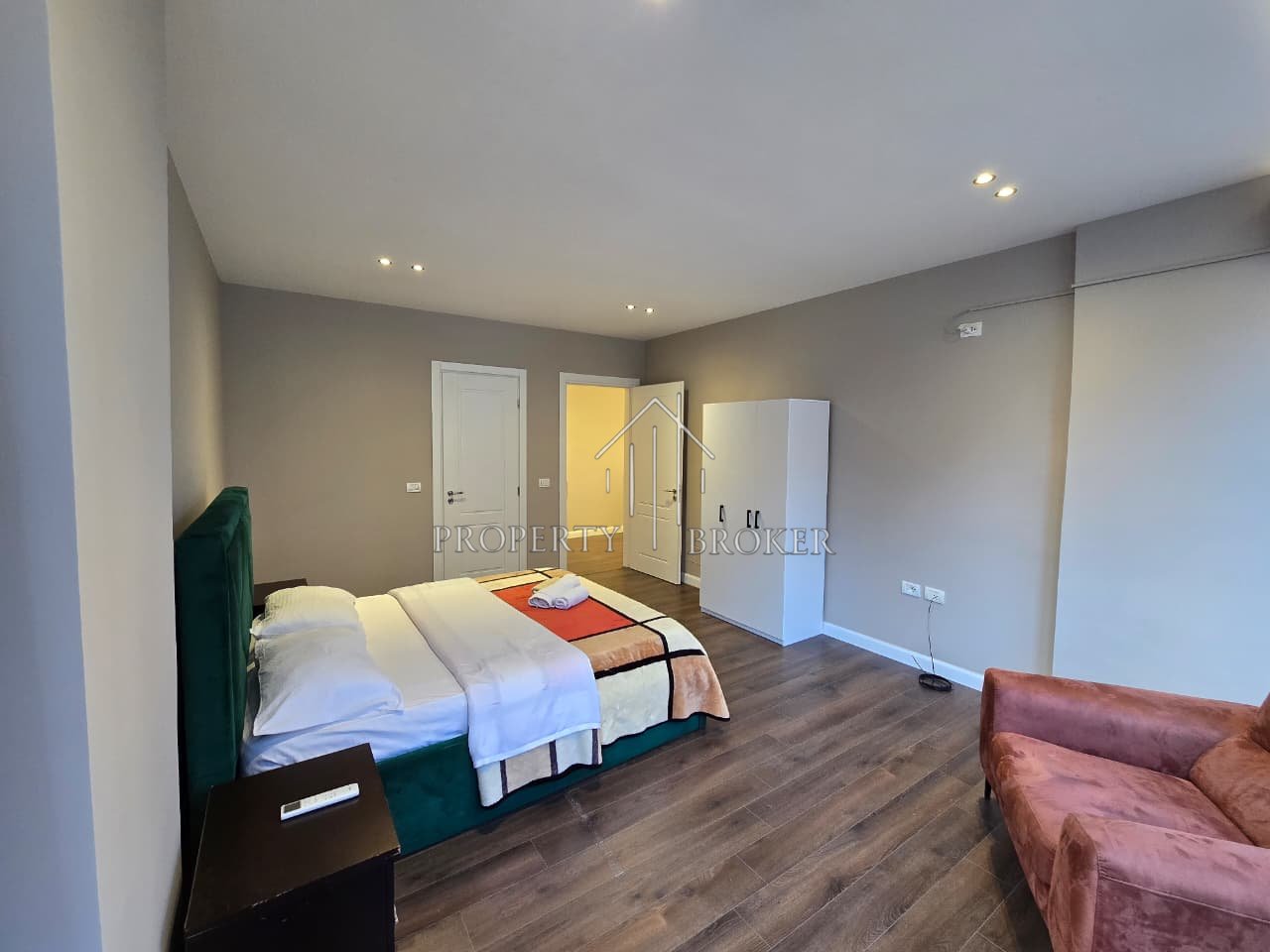 Shitet apartament 2+1+2 tek Kopshti Botanik, 197 mln Leke!