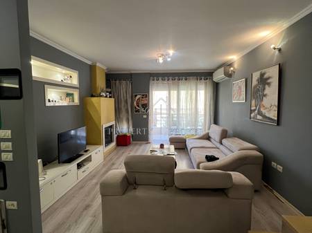  Shitet apartament 2+1+2 tek Kompleksi Ferrarri,Rruga Peti!