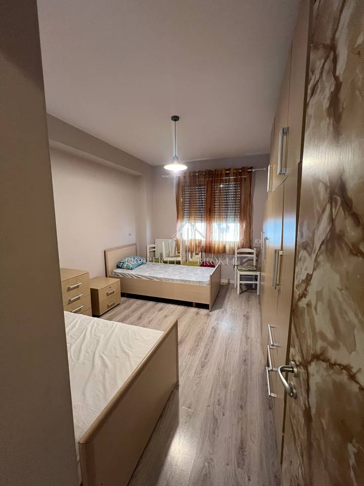 🏡 Appartamento 2+1+2 in vendita al Kompleksi Ferrarri, Via Peti!