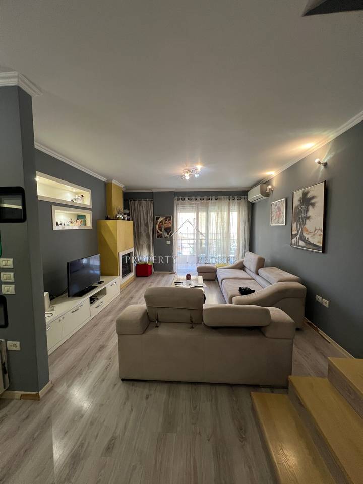 🏡 Appartamento 2+1+2 in vendita al Kompleksi Ferrarri, Via Peti!