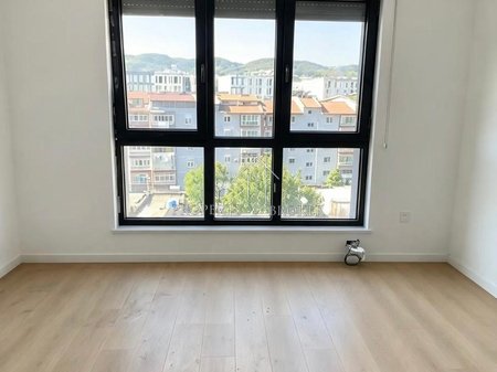 🏡 Jepet  grazoniere me qera Komuna Parisit (perball bar Oslo)
