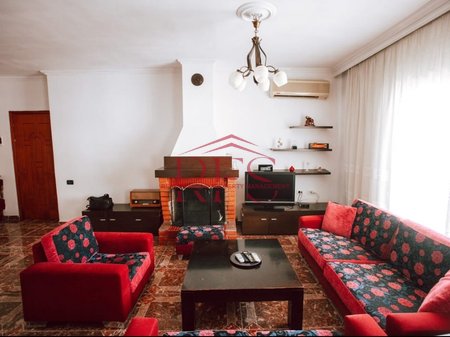 📍 Jepet me Qira Apartament 3+1 – 5 Maji, përballë Concordit