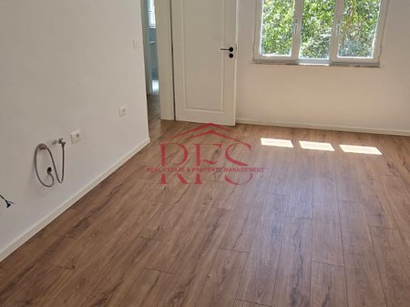 Shiten 2 Apartamente 1+1 te Mozaiku i Tiranës:  
📍 Vendndodhje shumë e mirë,