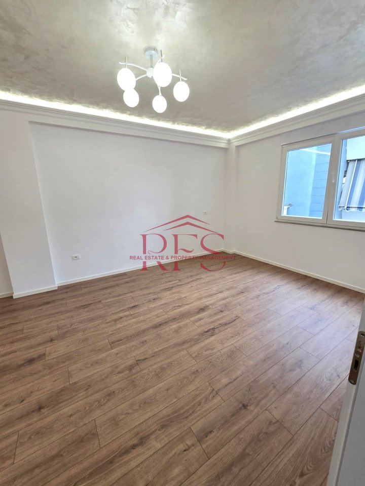 Shitet Super Apartament  2+1 tek 
📌Rruga e Kavajes Te Qëndra Kondor