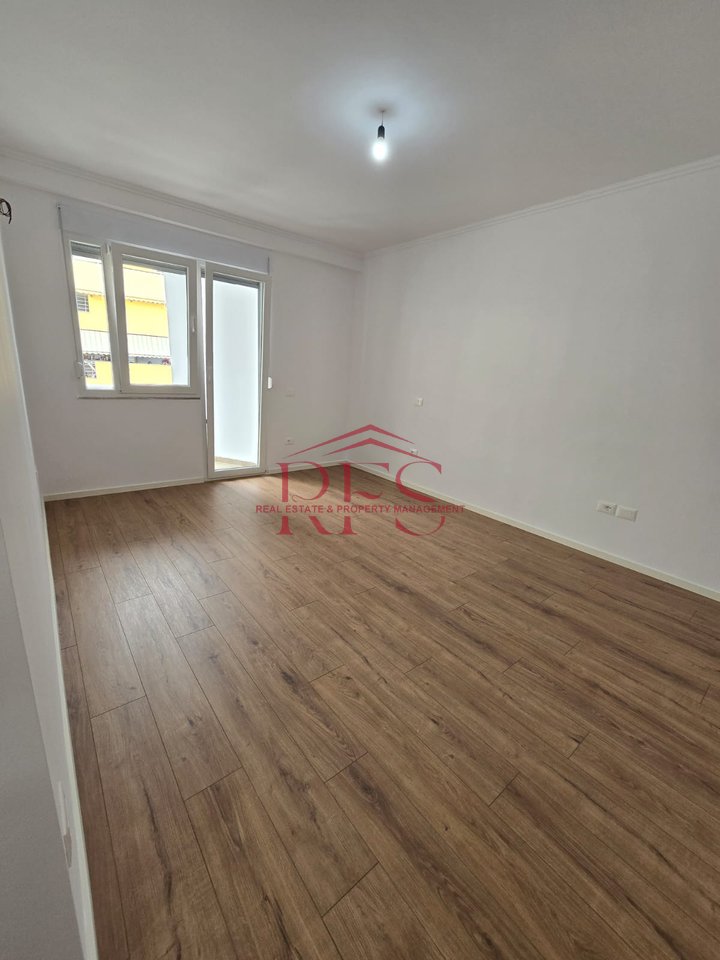 Shitet Super Apartament  2+1 tek 
📌Rruga e Kavajes Te Qëndra Kondor