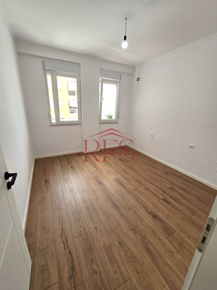 Shitet Super Apartament  2+1 tek 
📌Rruga e Kavajes Te Qëndra Kondor