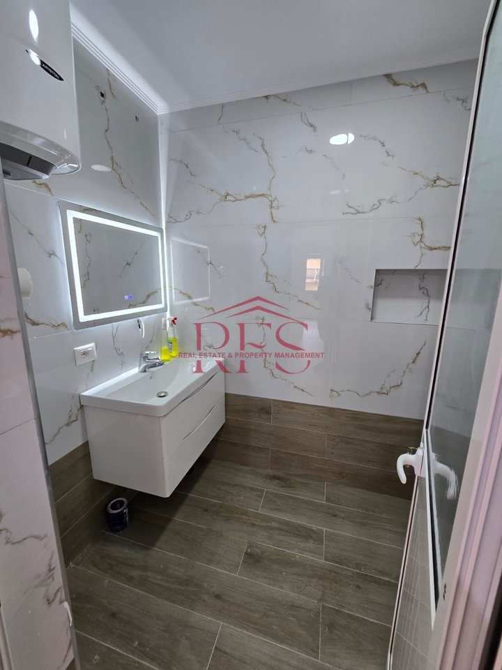 Shitet Super Apartament  2+1 tek 
📌Rruga e Kavajes Te Qëndra Kondor
