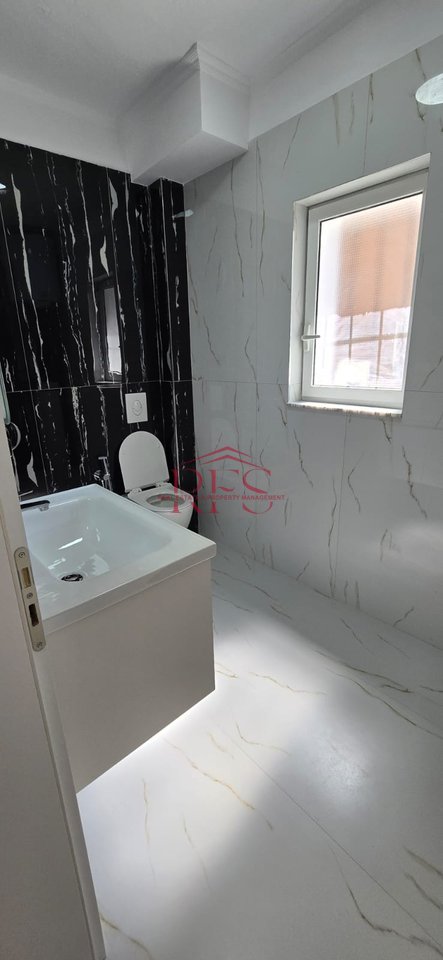 Shiten 2 Apartamente 1+1 te Mozaiku i Tiranës:  
📍 Vendndodhje shumë e mirë,
