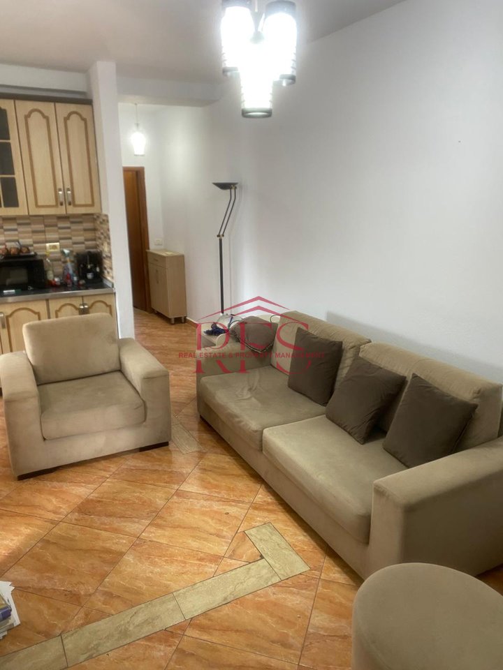 📍 Jepet me Qera Apartament 2+1 – Brryl, tek Materniteti i Ri