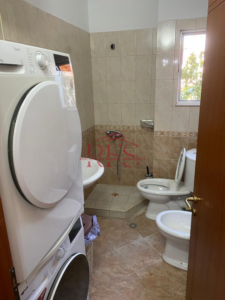 📍 Jepet me Qera Apartament 2+1 – Brryl, tek Materniteti i Ri