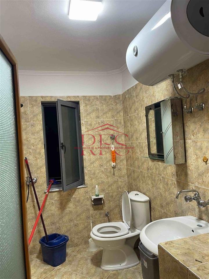 🏠 Jepet shtëpi me qira te Selvia, pranë kompleksit Halili
🛏️ 1+1 | 🆕 Çdo gjë e re | 🪑 E mobiluar
🏢 Kati i 6 (pa ashensor)
💶 480,000 lekë/muaj

📍 Vendndodhje shumë e mirë, e qetë dhe afër çdo shërbimi!
✅ Ideale për çifte ose individë që kërkojnë rehati dhe komoditet