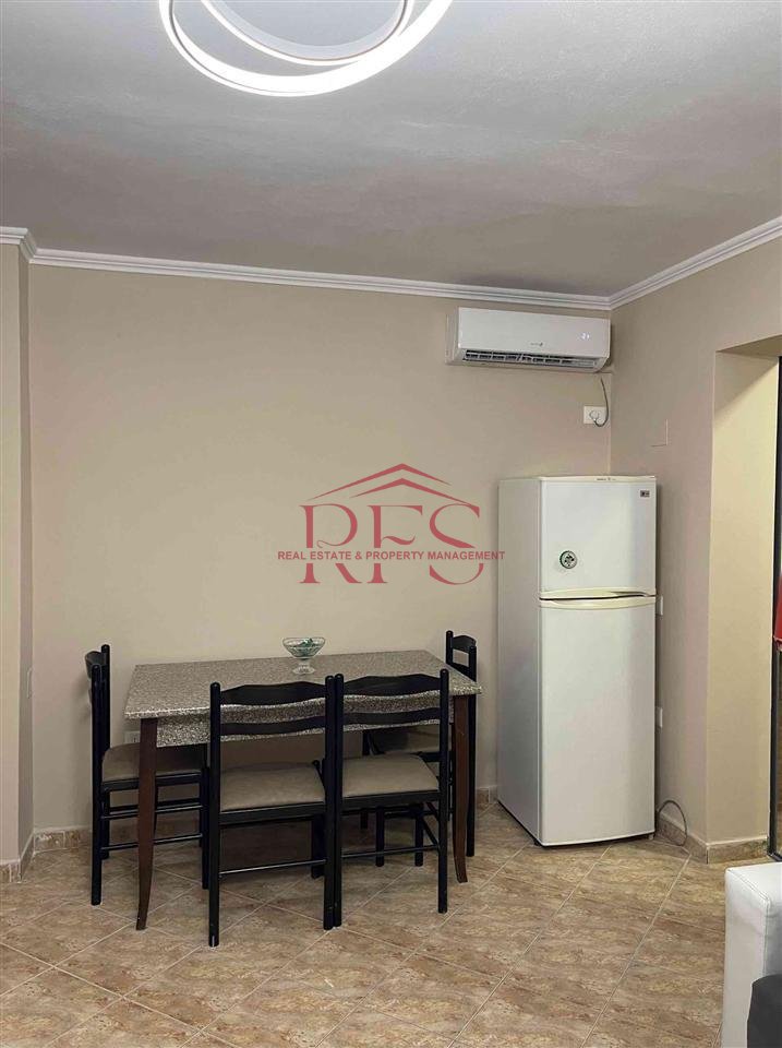 🏠 Jepet shtëpi me qira te Selvia, pranë kompleksit Halili
🛏️ 1+1 | 🆕 Çdo gjë e re | 🪑 E mobiluar
🏢 Kati i 6 (pa ashensor)
💶 480,000 lekë/muaj

📍 Vendndodhje shumë e mirë, e qetë dhe afër çdo shërbimi!
✅ Ideale për çifte ose individë që kërkojnë rehati dhe komoditet